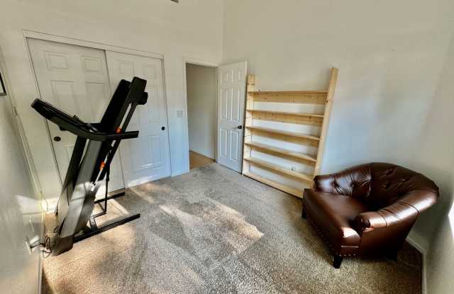 ponderosa trails 3 bedroom furnished home Gallery 4