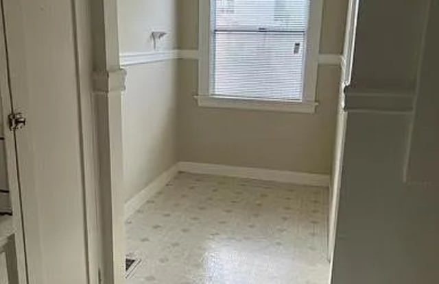 500 Templeton Ave Apt 2 Gallery 1