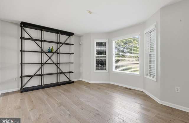 1949 WINSTON Drive Gallery 4