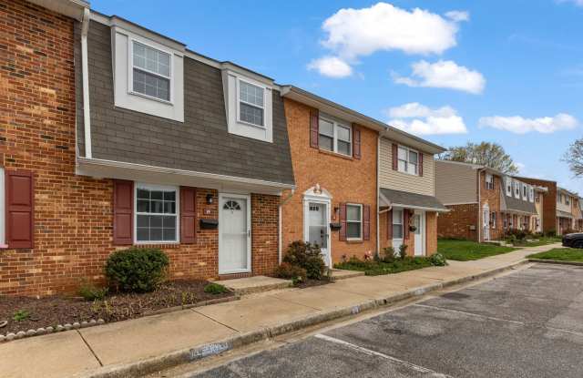 Renovated Hilltop Village Townhouse-Available 8/1/25 photos photos