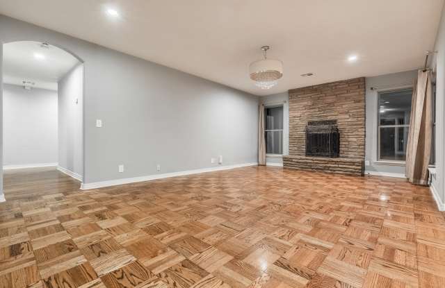 1906 Dorchester Dr Gallery 4