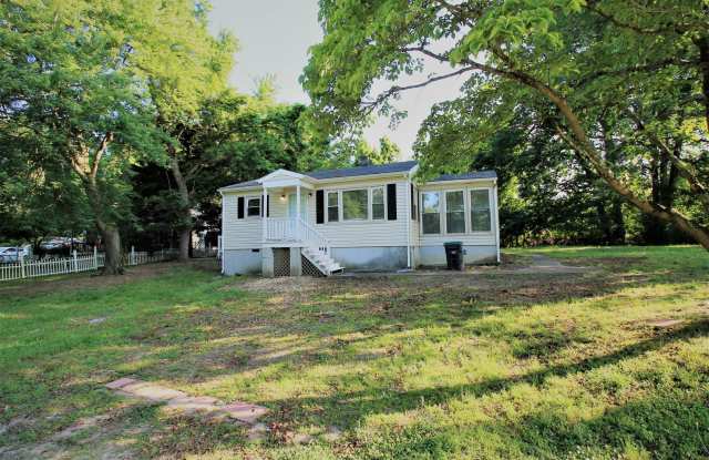 Adorable 2 Bedroom 1 Bath Home Gallery 3