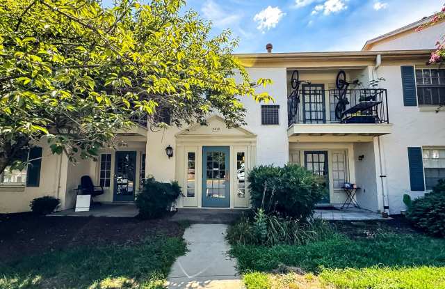 Charming 1 Bed 1 Bath + Den  Balcony In Cardinal Forest - Water Included! photos photos