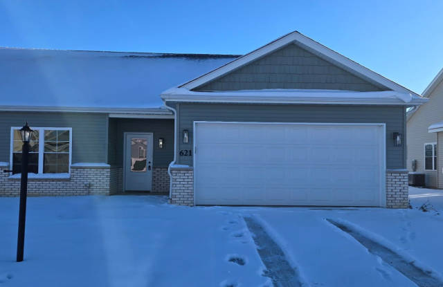 Charming 3-bedroom/2-bathroom duplex home in Washington, IL - 621 Stephanie Court, Washington, IL 61571