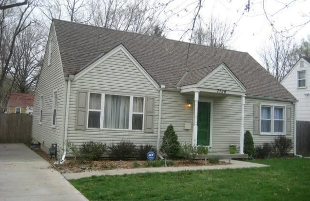 7734 Oak St - 7734 Oak Street, Kansas City, MO 64114