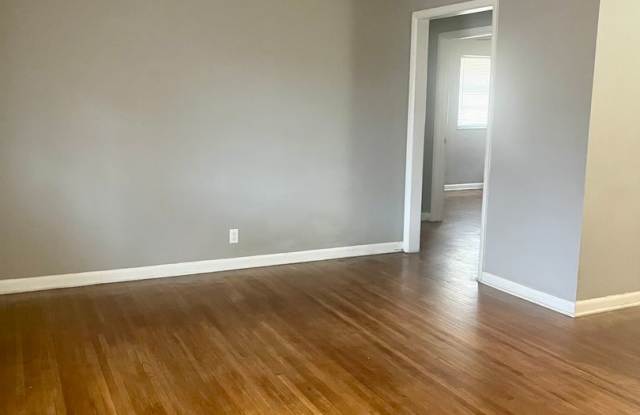 105 West 42nd Place photos photos