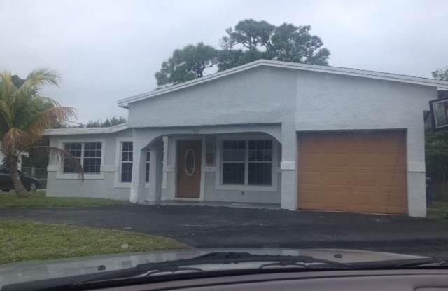 Large 4-2 with car garage photos photos