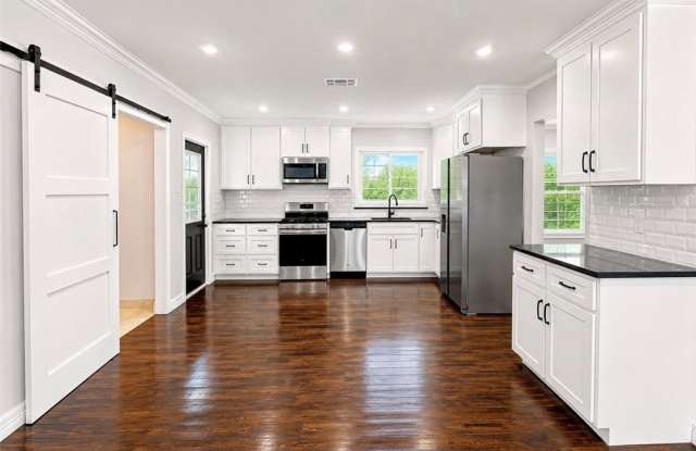 310 Wilshire Place Gallery 4