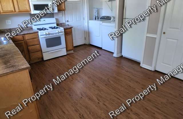 3 Bedroom Hessville Ranch Gallery 4