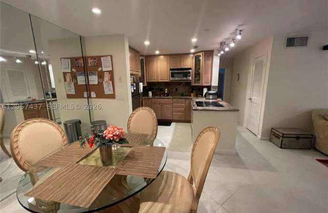 6339 Bay Club Dr Gallery 4