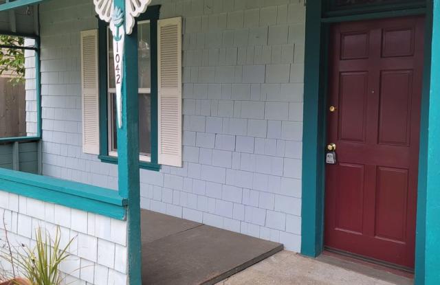 ***PENDING APPLICATION***3 Bedroom, 1 Bath Uptown Victorian Port Townsend Home For Rent! Gallery 3