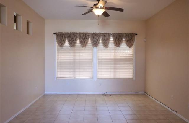 Sun City Summerlin Versailles Model with Fenced Backyard Gallery 3