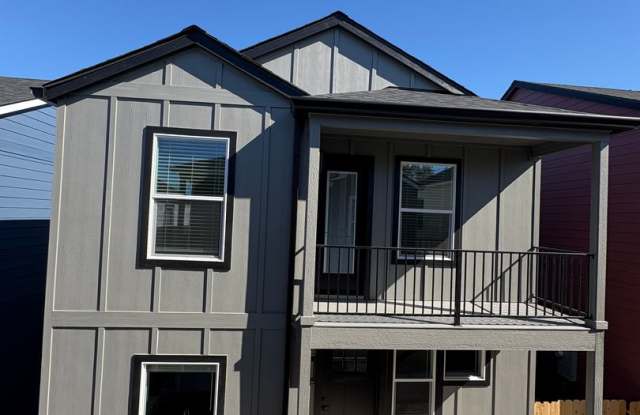 New Construction 3-bedroom, 2-bathroom Townhouse - 1174 Woodrow Lane, Medford, OR 97504
