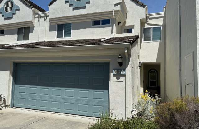 Gorgeous 3 bedroom 2.5 bath 2 story Townhome in Glen Cove -Available Now photos photos