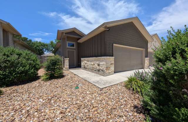 3/2/2 Duplex near Hwy 46 / Fenced Backyard / CISD photos photos
