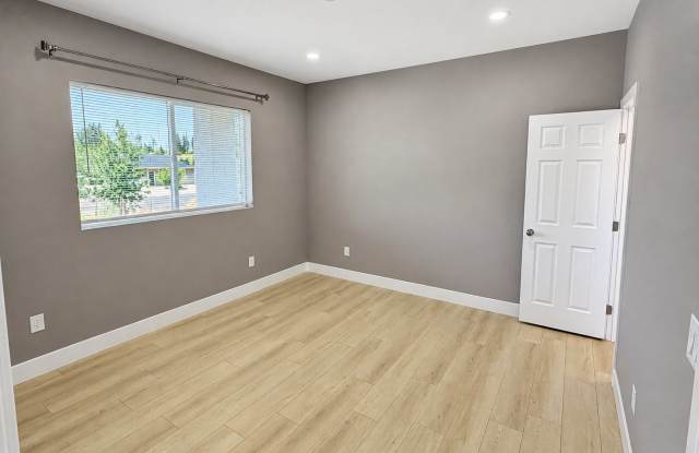High-End 3BD/2BA | Waterfall Stone Island | Walk-In Closets | Designer Upgrades Gallery 4