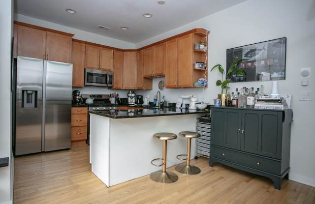 3302 West Dickens Avenue Gallery 4