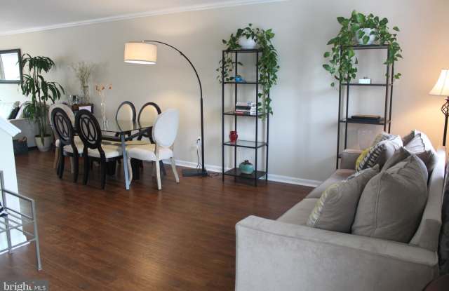 226 GOLDSBOROUGH DRIVE Gallery 2