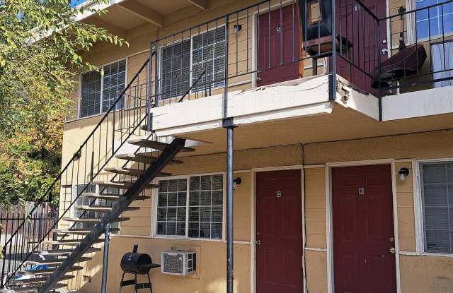Clean, Move-In Ready Unit Available Now! Gallery 1