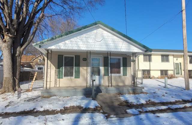 404 E Pheonix - 404 East Phoenix Avenue, Grand Island, NE 68801
