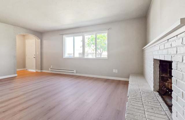 Updated 2 Bed 1 Bath in Fairwood Near Safeway Gallery 3