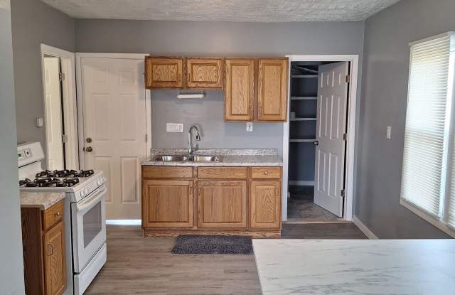 12613 Parkhill Avenue - Down photos photos