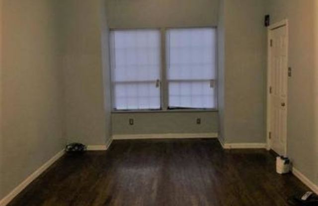 1845 North Albany Avenue Gallery 3