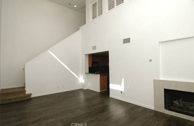 225 Lockford Gallery 4