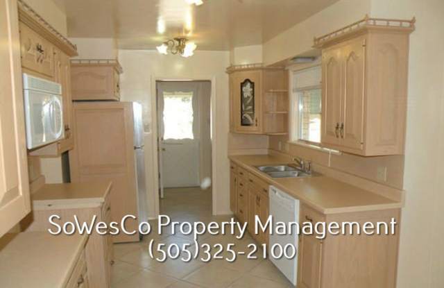 Three Bedroom Two Bath Home with Two Car Garage Gallery 4