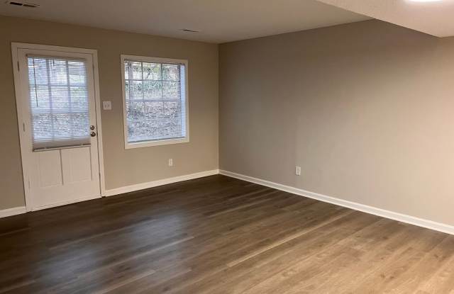 Newly Renovated 2-Bedroom Gem in Prime Carrboro Location & Leasing Special Available! Gallery 4