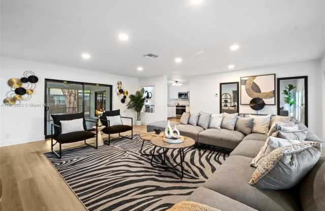 679 SW 17th Court Gallery 1