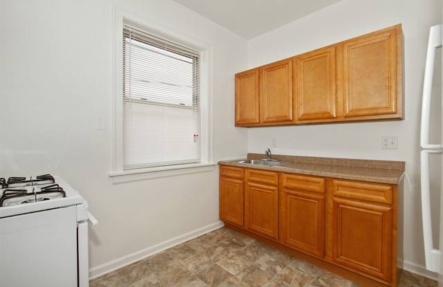 7915 South Hermitage Apartments Gallery 4