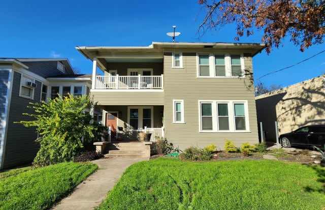 415 W Mistletoe Ave photos photos