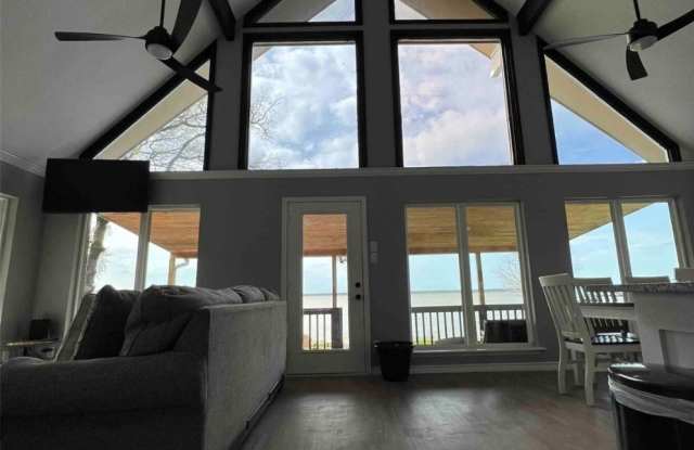 325 Bay Court Gallery 3
