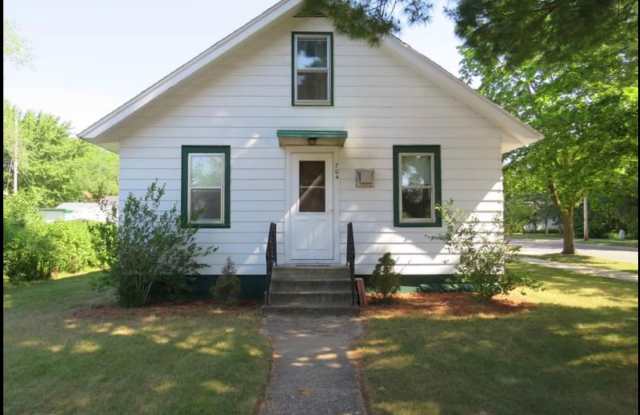 $1,395| 3BD 1BA| 704 Gilbert St | Available 07/01/2025 photos photos