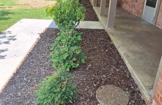 Near West Town Mall- 4bds/2.5 bath Rancher. NO PETS! Located in West Hills school zones. Gallery 3