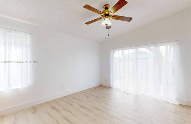 14318 SW 175th Ter Gallery 4