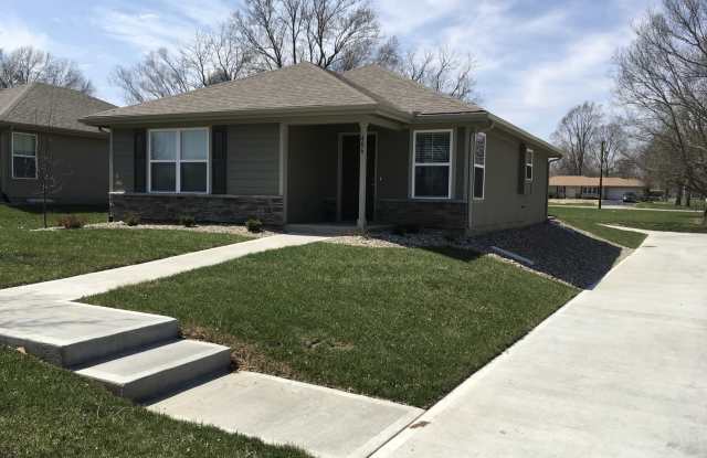2 Bed 2 Car Single Level Home in Raymore photos photos
