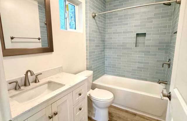 Fully Renovated 1bd 1 ba  ADU in Hawthorne Gallery 4