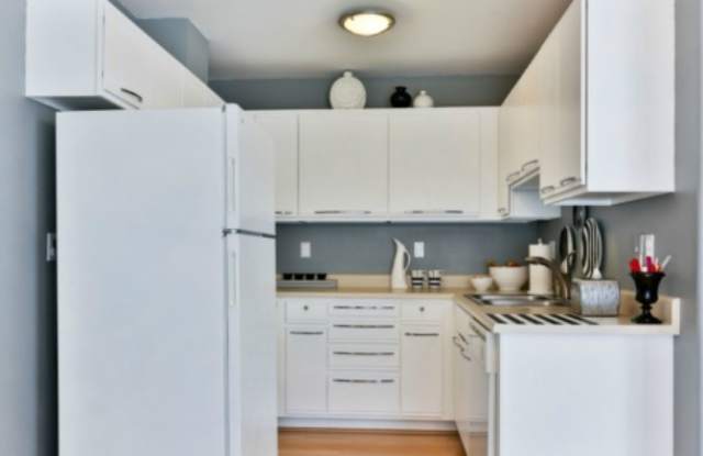 2 Bedroom 1 Bath Condo in Cordata Area! Gallery 3