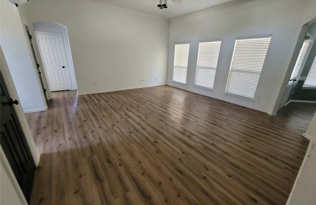 205 Willow Creek Drive Gallery 3