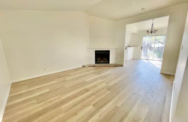 Single level 2 bedroom, 2 bath with 2 car garage Gallery 2