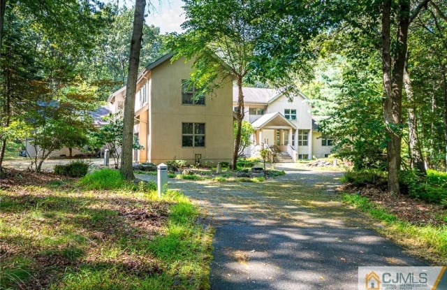 16 Beaver Dam Drive - 16 Beaver Dam Drive, Middlesex County, NJ 08816