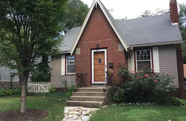 Charming Home Downtown - 406 North 8th Street, Columbia, MO 65201