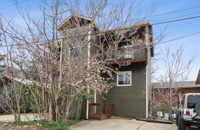 2651 9th St photos photos