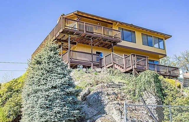 401 West 16th Street - 401 West 16th Street, The Dalles, OR 97058