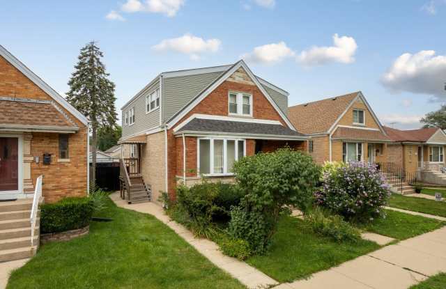 2102 N Nagle Avenue unit: 2 photos photos