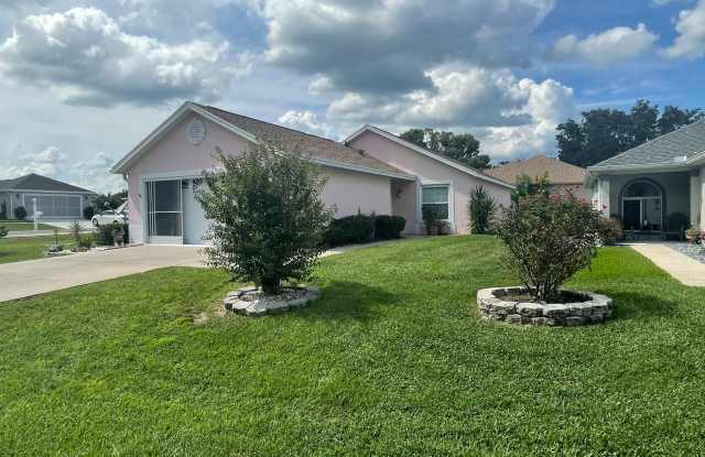 Charming 2BR/2BA Home in Ocala Palms – Golf Course Community Living! Gallery 1