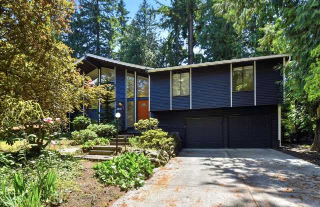 4bd/2.25ba Kirkland Home - 12017 Northeast 68th Place, Kirkland, WA 98033