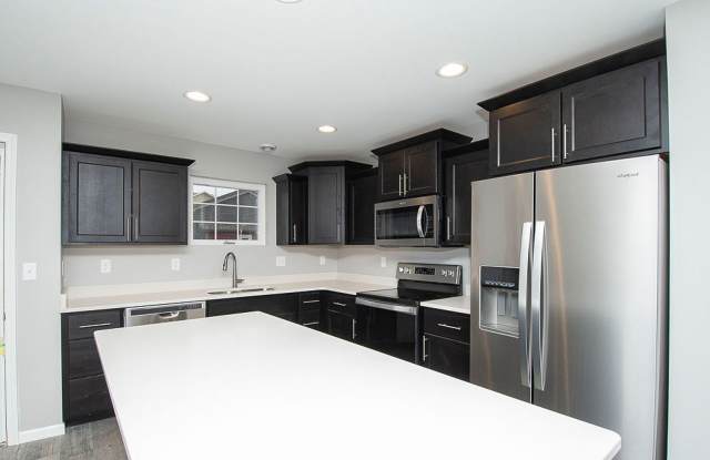 Luxury Living in a Private Community - including Lawncare and Snow Removal! Gallery 4
